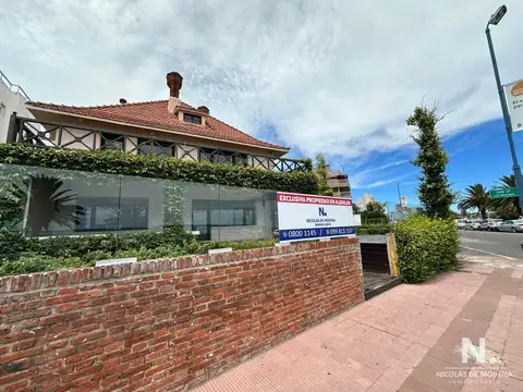 Casa de gran tamaño ubicada a pasos del Mar