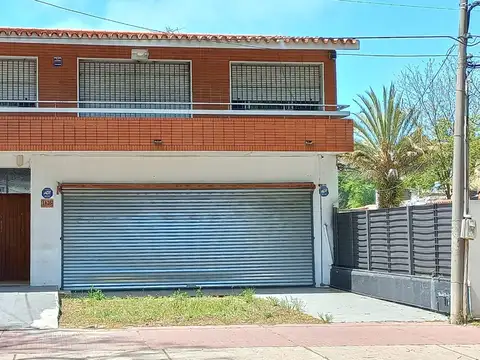 Venta gran local comercial con vivienda Carrasco