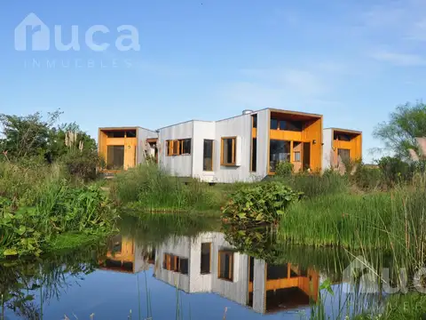 VENTA con Renta | CASA NUEVA de Increible Diseño en Magico entorno natural sobre Laguna