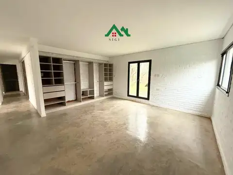 Casa 8 ambientes con 3 baños