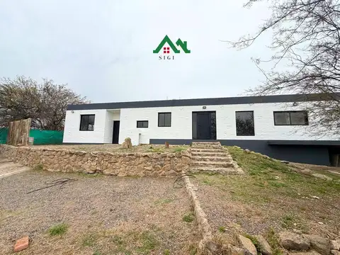 Casa en venta de 4 dormitorios con gran terreno en Molino de Viento – Mendiolaza APTA CRÉDITO.