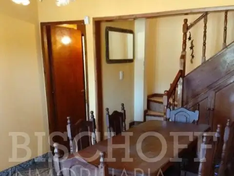 Casa 6 ambientes con 2 baños