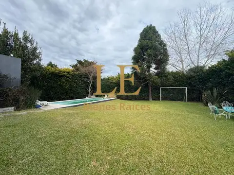 Casa en Venta con 3 cocheras