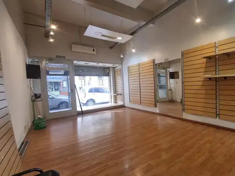 Local con deposito de 80 m2