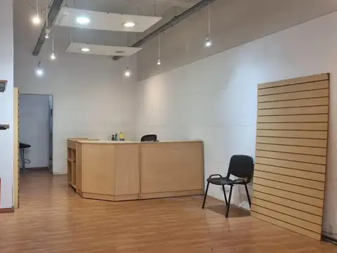 Local con deposito de 80 m2