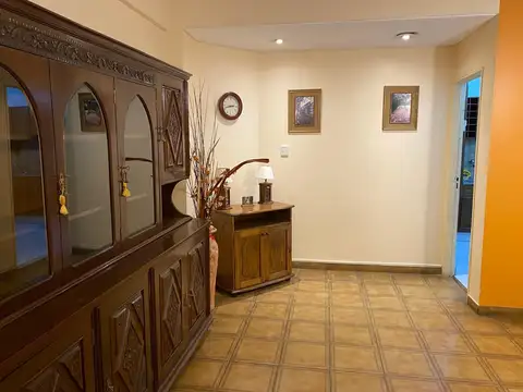 Venta - Amplio  y Luminodo Departamento Tres Ambientes - Ciudad Jardín