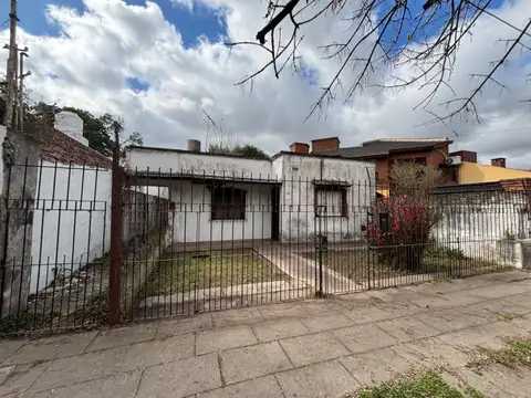Casa en venta para emprendimiento. Excelente ubicación.