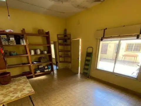 Casa 3 ambientes con cochera, garage, patio muy buena ubicac