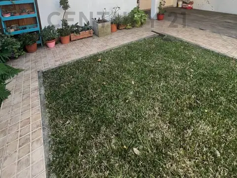 Av. 38 n°  1407 e/ 23 y 24 1400, Piso 0