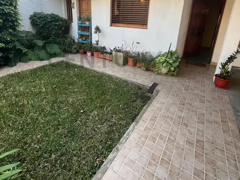 Casa de 4 dormitorio con cochera ubicada en Av. 38 e/ 23 y 24 | LA PLATA.