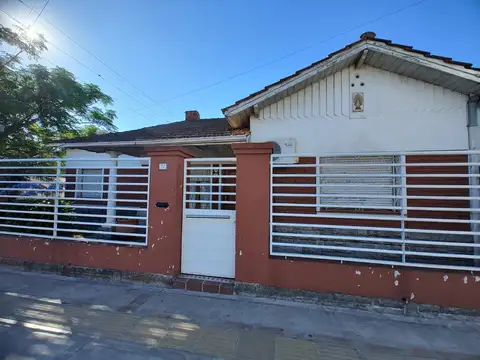 Chalet de 3 dormitorios en venta, a metros de la estación de Paso del Rey.
