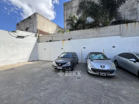 COCHERA FIJA DESCUBIERTA N° 8 EN PLANTA BAJA EN AV. JUAN DE GARAY AL 3700 (HAY OTRAS)