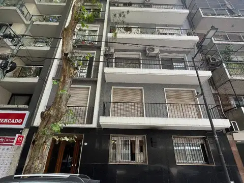 DEPTO. DE 2 AMBIENTES CONTRAFRENTE APTO PROFESIONAL, CON BAJAS EXPENSAS, A METROS DE SUBTE Y AV. .