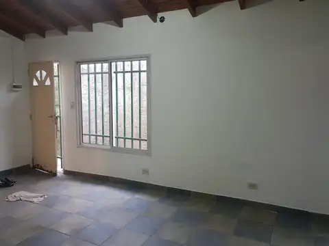 DEPTO TIPO CASA EN ALQUILER EN BERAZATEGUI OESTE $410.000