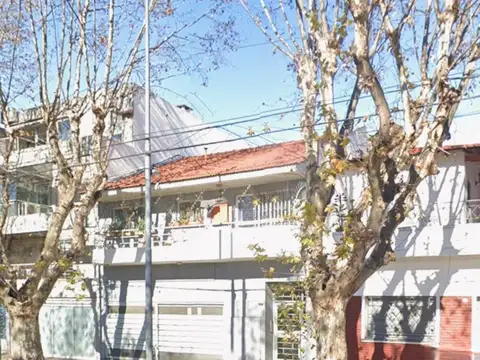 Lujito , 2 AMBIENTES CON PATIO LAV CUBIERTO AMPLIA HABITACIÓN.  56 M2 Departamento tipo casa en venta en Parque Avellaneda