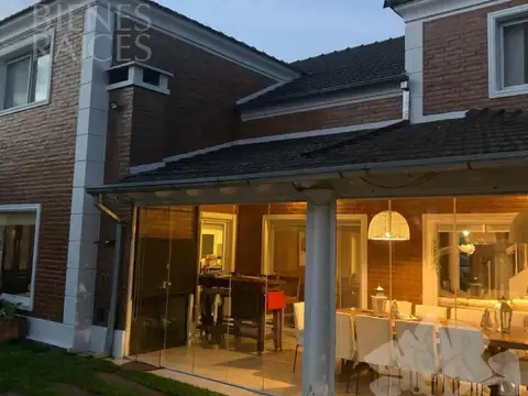 Av. De los lagos al 4300