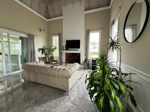 Casa en Alquiler en Rumenco, USD 3.500