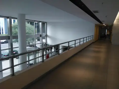 ALQUILER DE OFICINA CORPORATIVA c/2 COCHERAS (opcionales) - MADERO CENTER