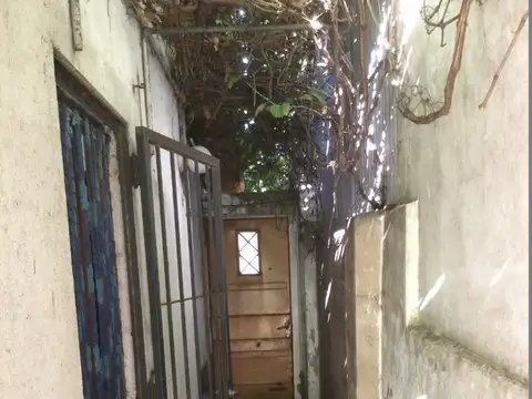 VENTA CASA 3 AMBIENTES CON FONDO APTO CRÉDITO BANFIELD