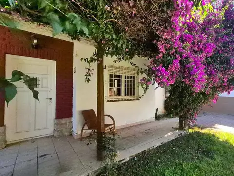Casa 3 ambientes con 2 baños