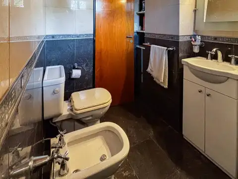 En Venta en Ciudad Jardin Chalet de 4 Ambientes 3 Baños Pileta Quincho - Financia F: 10475