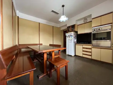 Casa en Venta con 4 cocheras