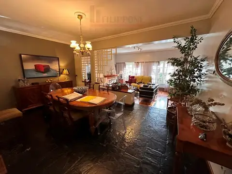 Fabuloso Chalet de 3 dormitorios c/ cochera. Macrocentro