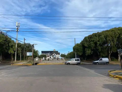 REBAGLIATTI  8 ESQUINA AV. COSTANERA