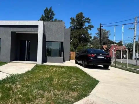Casa  en Venta en Santa Elisa, Pilar del Este