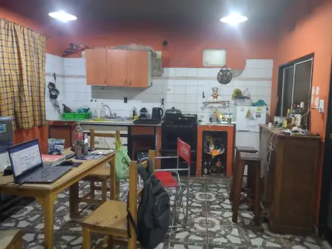 Casa 4 ambientes con 2 baños