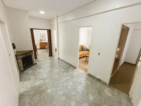 Casa 5 ambientes con 2 baños
