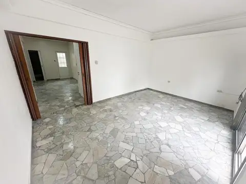 Casa en Parque Chacabuco con Terraza, Quincho, Parrilla y Local Comercial en PB