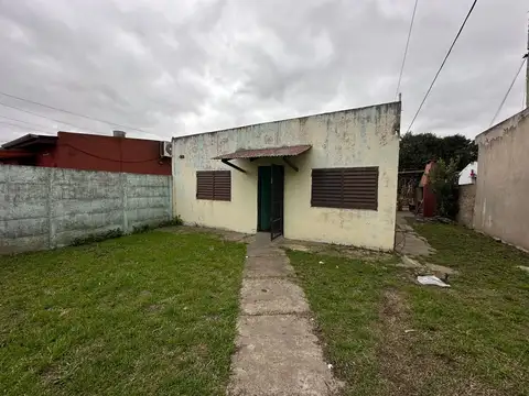 VENTA CASA 3 AMBIENTES BERAZATEGUI PARRILLA PARQUE