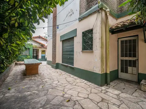 Casa en Venta con 3 cocheras