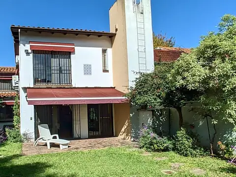 Chalet 190m2 cub, jardín, garage. Excelente ubicación - La Lucila