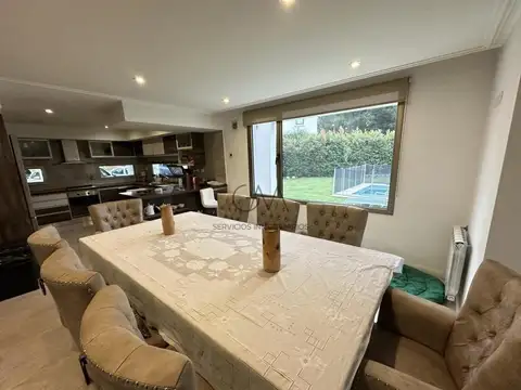 Casa 4 ambientes con 2 baños