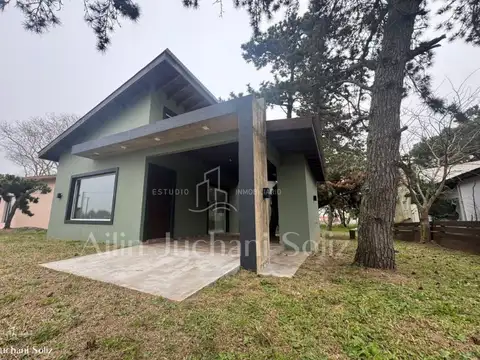 CASA MODERNA EN LOTE PROPIO