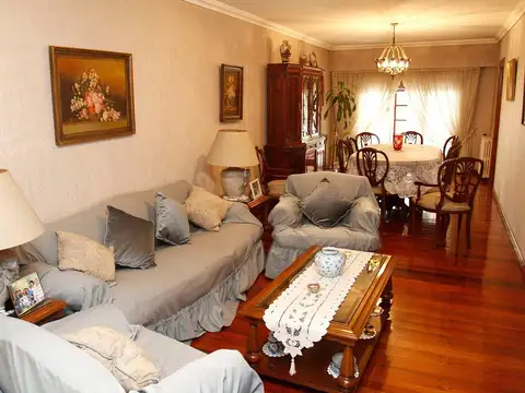 Casa 5 ambientes con 3 baños