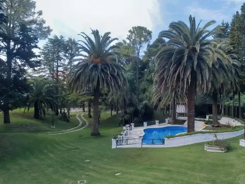 Casa 14 ambientes con 11 baños