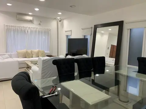 Casa 6 ambientes con 4 baños