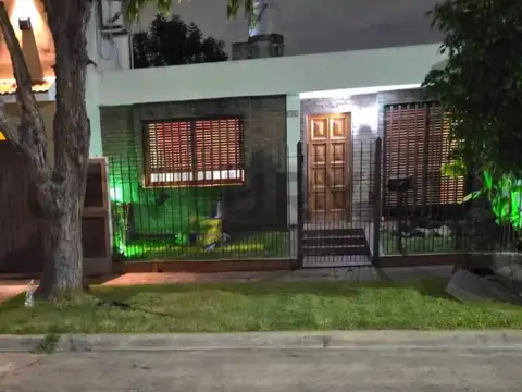 ALQUILER CASA  PH 3 AMB Y MEDIO CON COCHERA EN CASTELAR NORTE