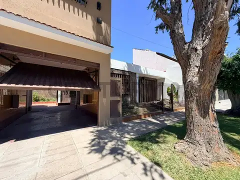 Casa en Alquiler con 1 cochera