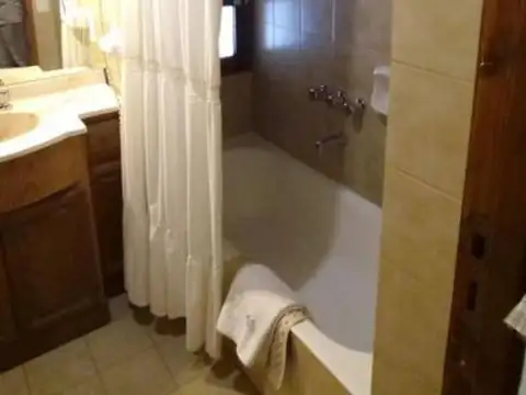 CABAÑA EN ALQUILER  PERMANENTE EN  SAN MARTIN DE LOS ANDES EXCELENTE UBICACION