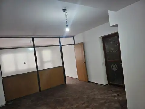 Oficina 3 ambientes con 1 baño