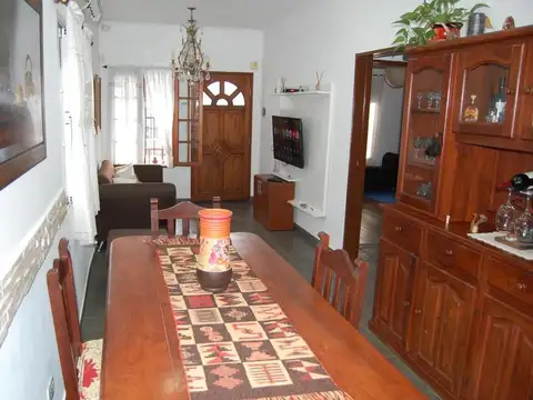 Casa 3 ambientes con 1 baño