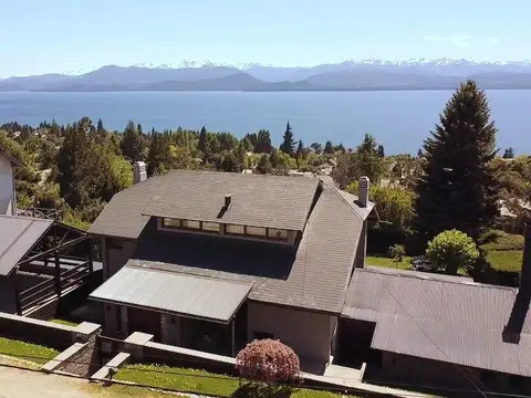 Casa 6 ambientes con 4 baños