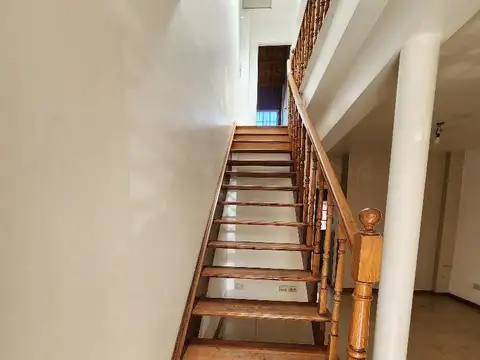 Depto Tipo Casa en Alquiler con 1 cocheras