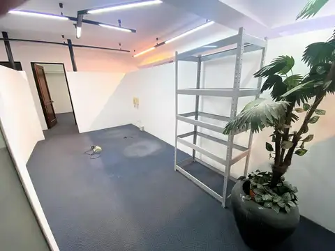 Oficina en Alquiler con 5 cocheras