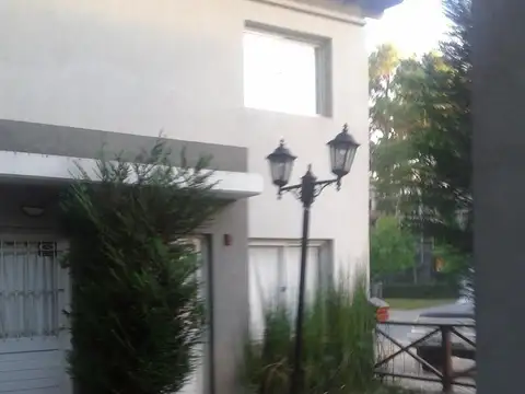 En Pinamar | Confortable dúplex con patio A1