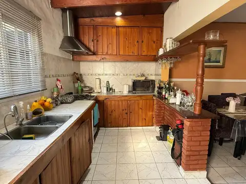Casa en Venta con 3 cocheras